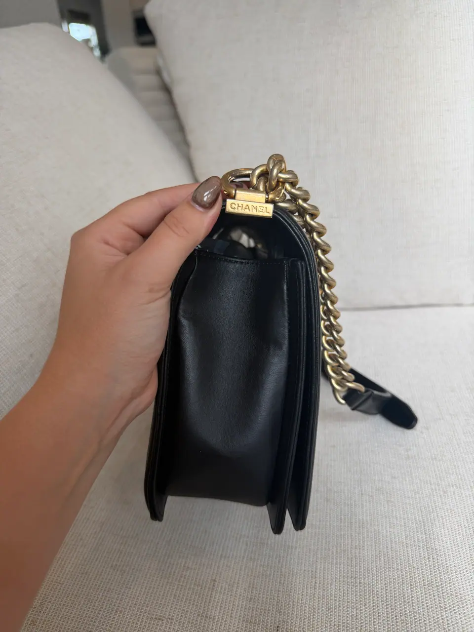 Chanel New Medium Boy Flap Bag in Black Quilted Lambskin, Aged Gold Hardware, photo 4 of 18