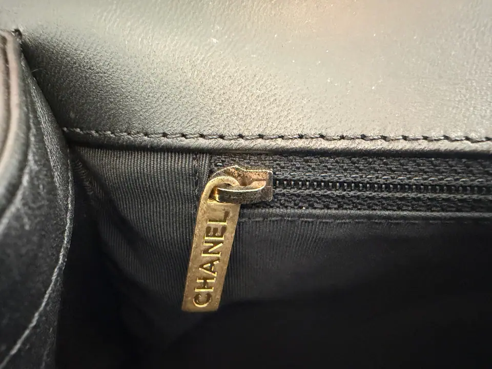 Chanel New Medium Boy Flap Bag in Black Quilted Lambskin, Aged Gold Hardware, photo 14 of 18