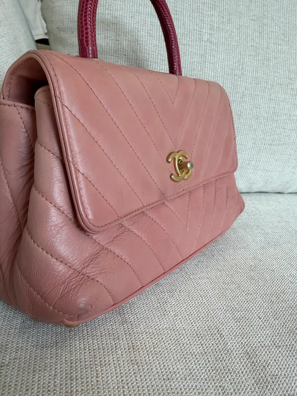 Chanel Small Coco Handle in Pink Chevron Calfskin with Fuchsia Lizard Handle, photo 3 of 17